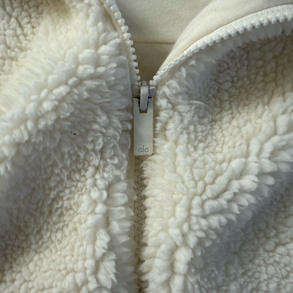ALO Yoga Foxy Sherpa Jacket - Picture 6 of 7